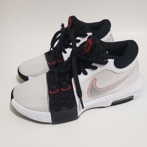 Nike LeBron Witness 8 White University Red Black FB2239 103 Good Traction  Sz 7